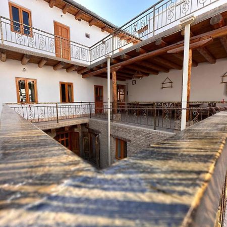 Sarrafon Guest House Buchara Buitenkant foto