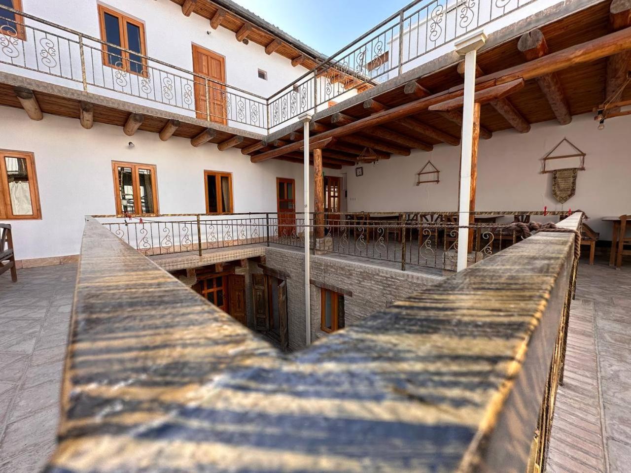Sarrafon Guest House Buchara Buitenkant foto